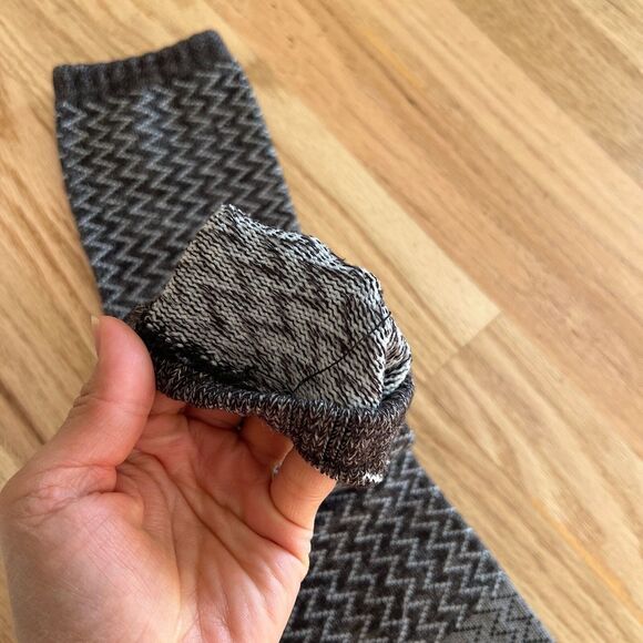 Vintage knee high knit socks grey white black zig zag pattern boho accessory - Picture 4 of 5